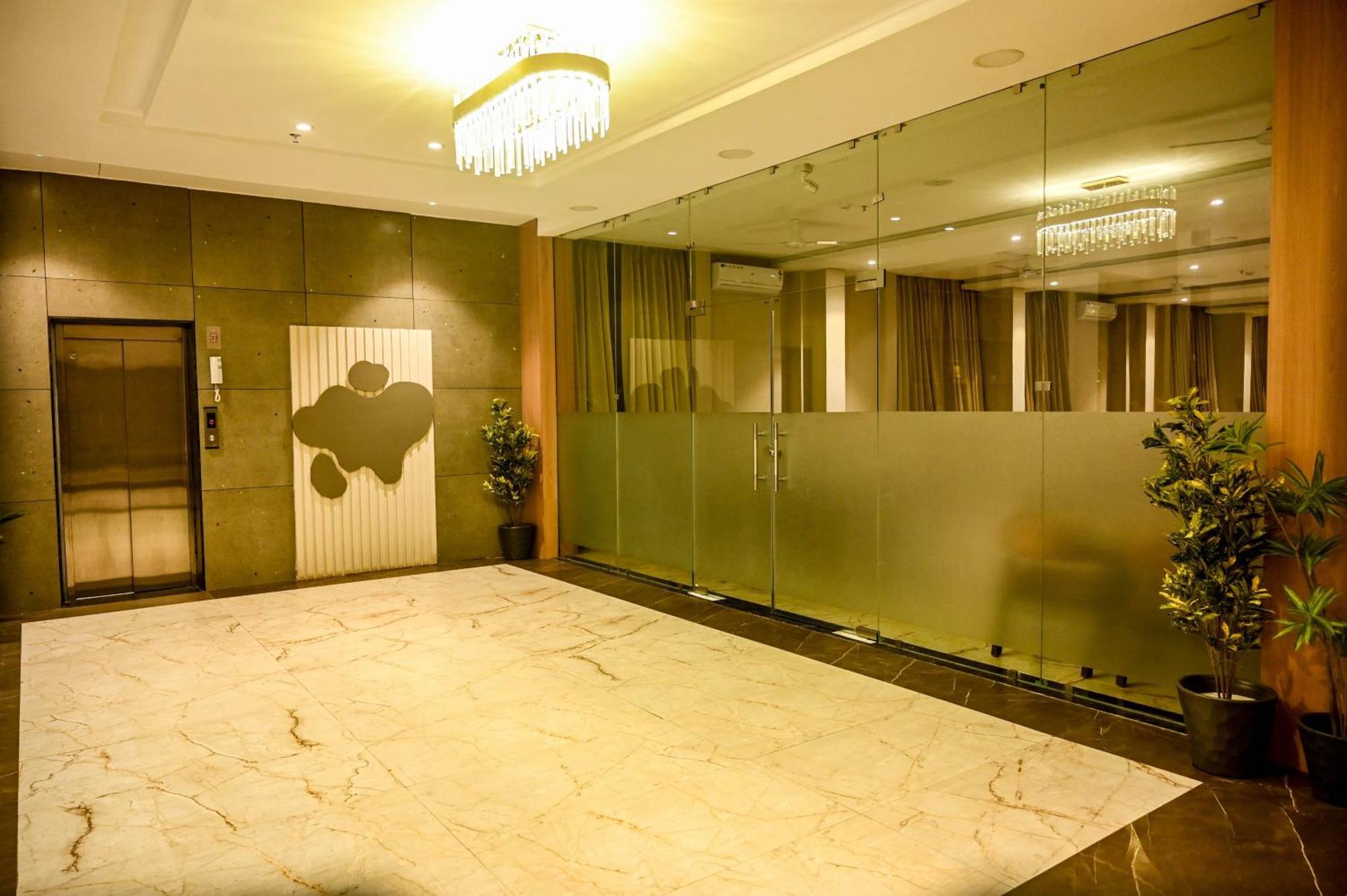 Hotel Maa Bhagwati Palace Khandwa Eksteriør billede