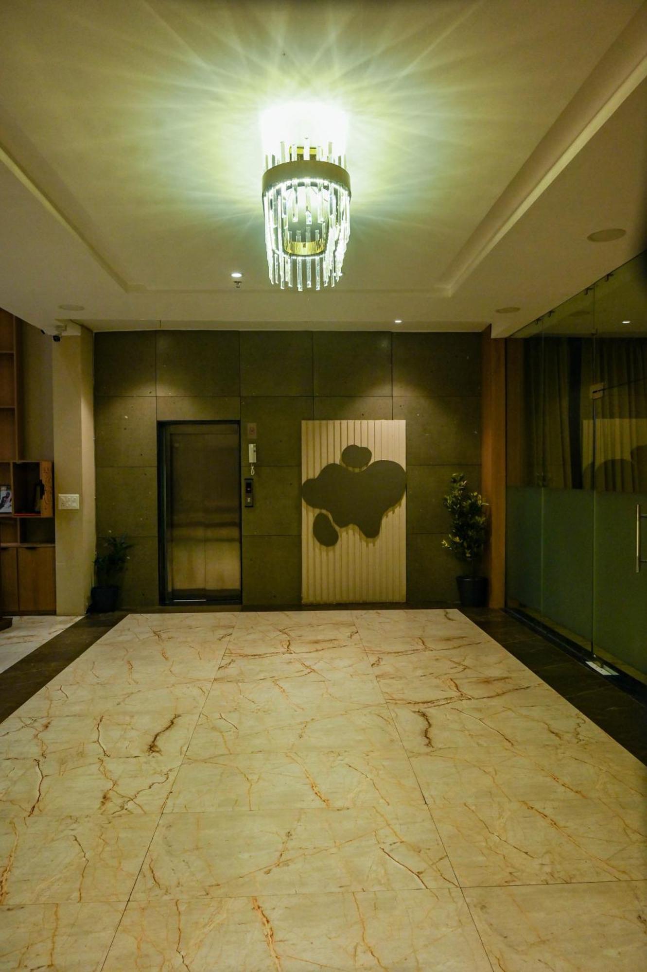 Hotel Maa Bhagwati Palace Khandwa Eksteriør billede