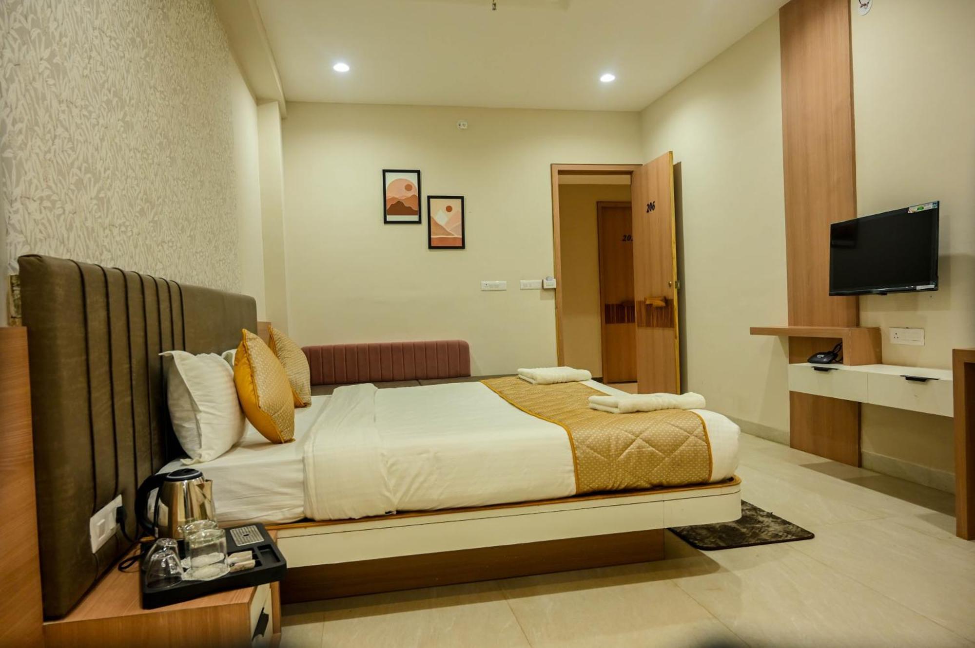 Hotel Maa Bhagwati Palace Khandwa Eksteriør billede