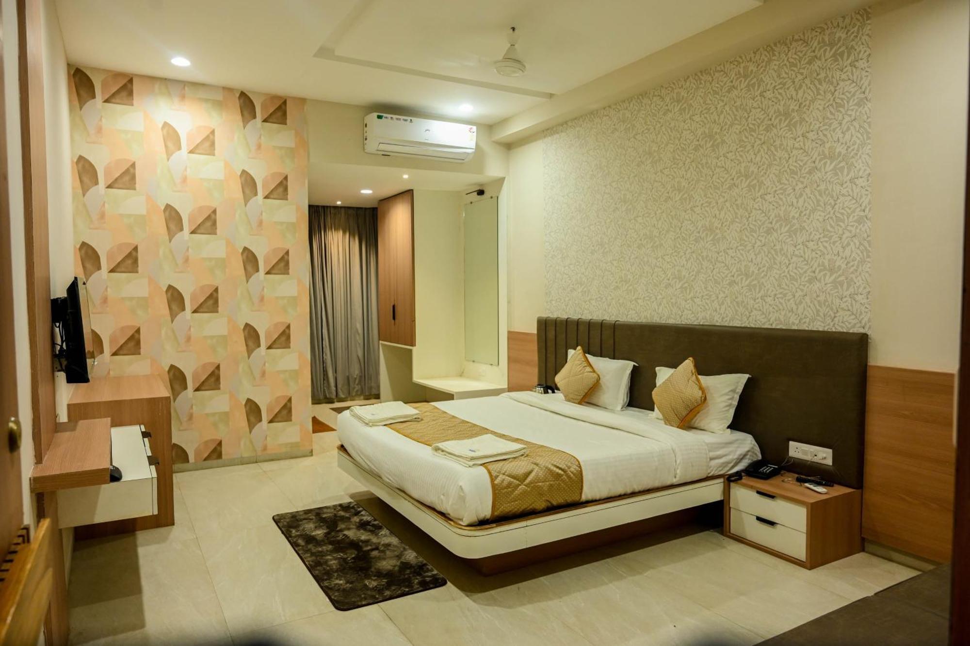 Hotel Maa Bhagwati Palace Khandwa Eksteriør billede